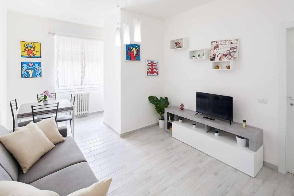 Sunny San Siro Stadio Apartment Milão Exterior foto