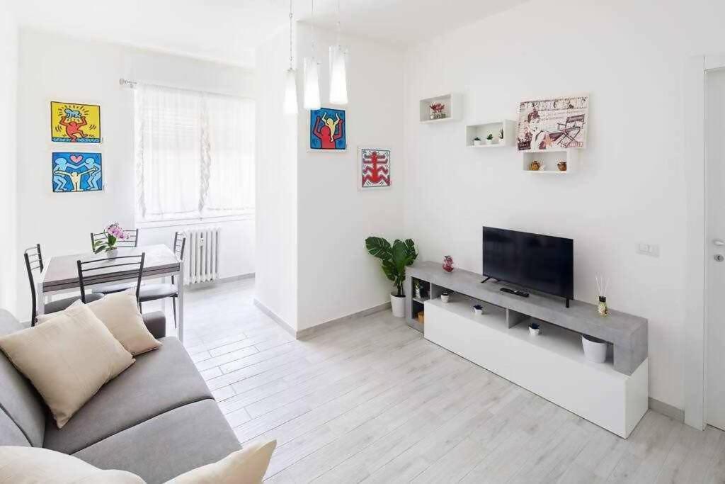 Sunny San Siro Stadio Apartment Milão Exterior foto